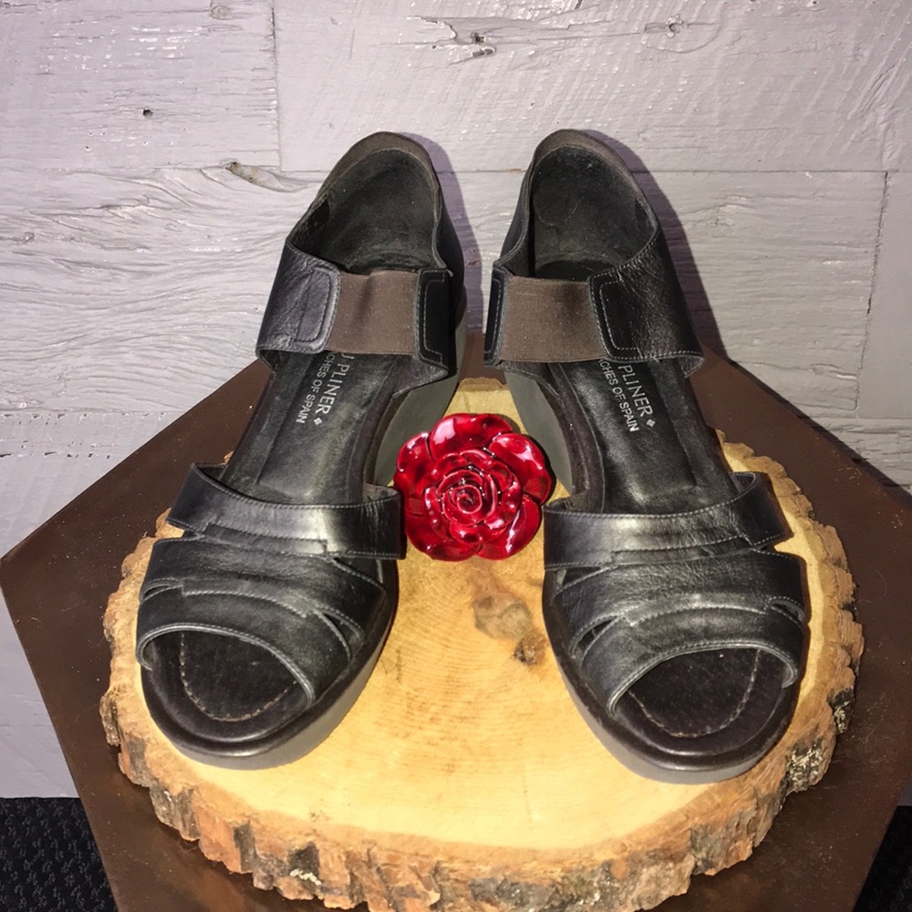 Donald J Pliner Nura sandal 7.5 N